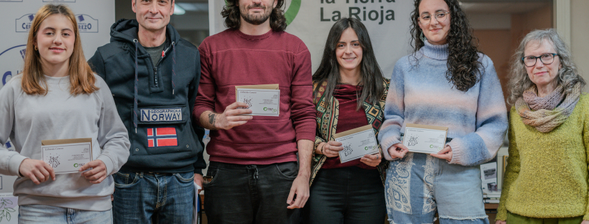 Ganadores del concurso y dos de los jueces